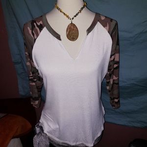 Very soft camo t-shirt size large